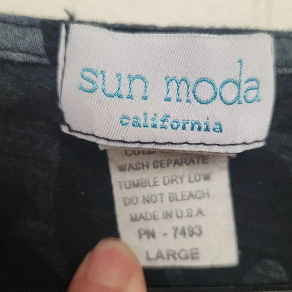 Sun Mode California Women's Floral Black and Gray Tunic Top Size Large - Picture 3 of 4